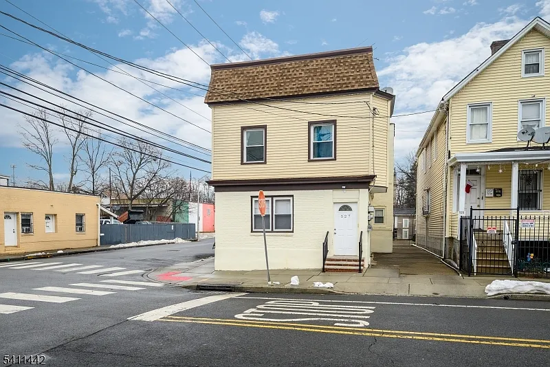 527 Cary St photo 1
