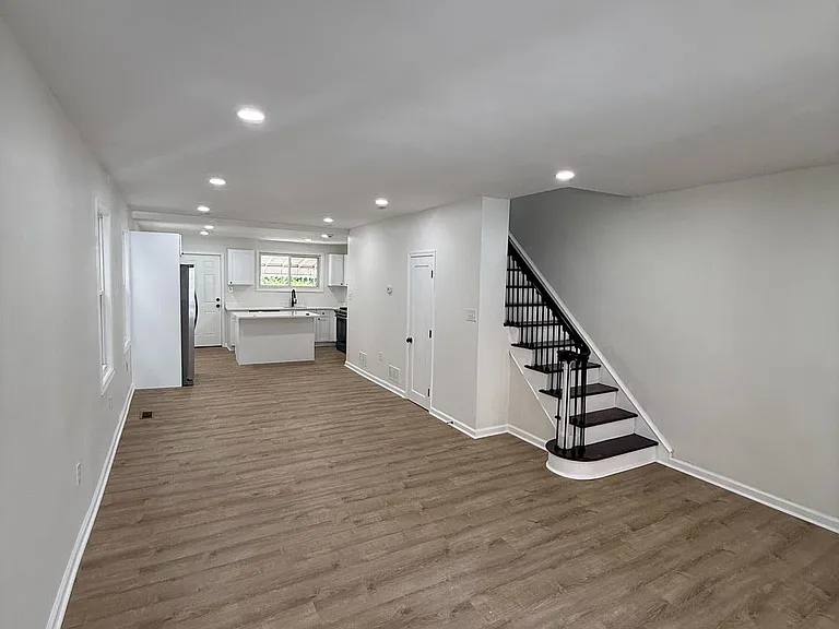 4619 Silverwood St — Photo 4