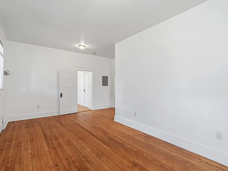 2315 Linden Ave #1 — Photo 4