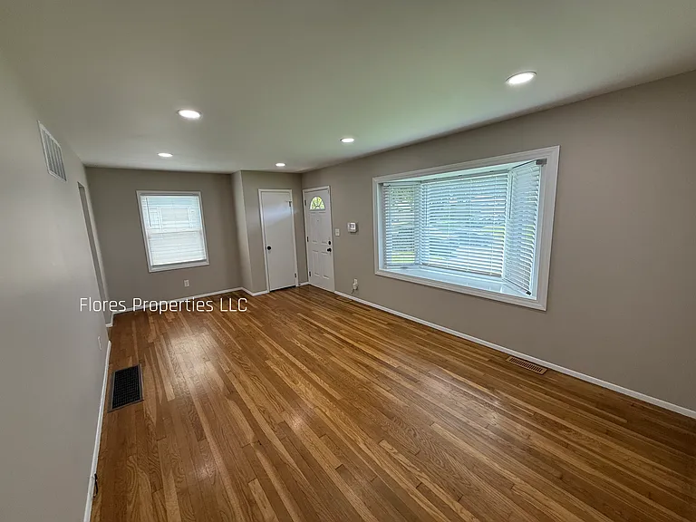 1136 Pauline Ave — Photo 40