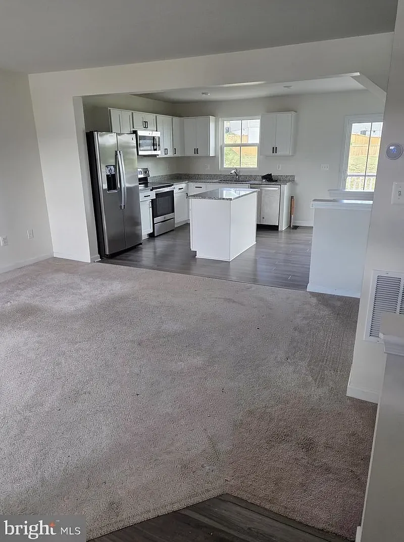 3 bed, 2.5 bath, 1240 sqft, $1,900 — Photo 2