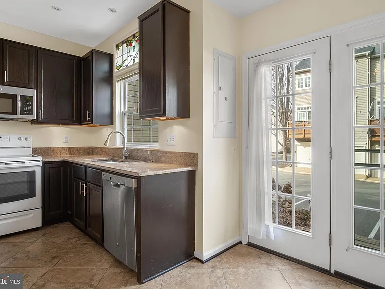 4384 Sutler Hill Sq — Photo 16