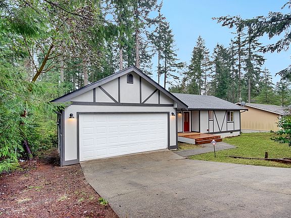 3rd image of 2121 Lake Dr SW