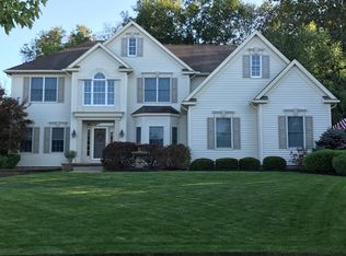 370 Regal Oaks Cir, Aurora, OH 44202