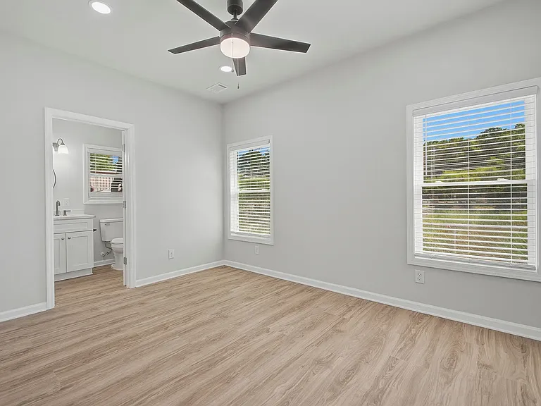 4705 Boundary St — Photo 9