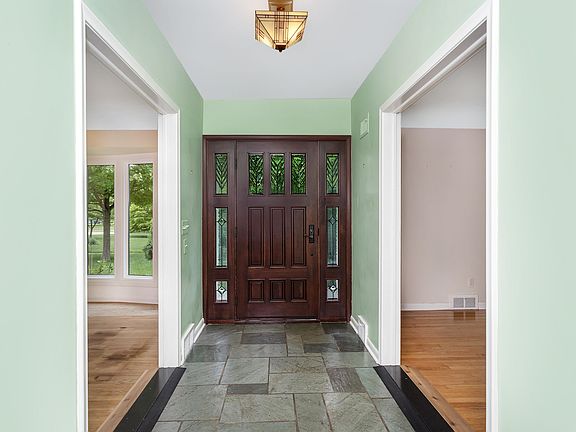 5th image of 30585 Vernon Dr