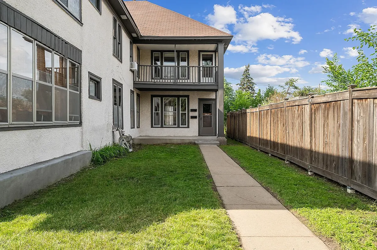 Building Photo - 913 22nd Ave NE #FOUR PLEX