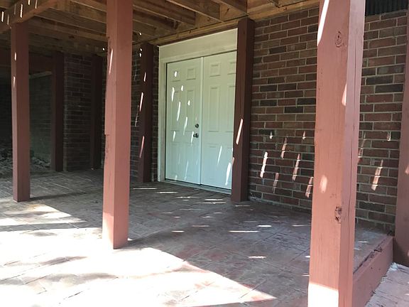 2nd image of 481 Bainbridge Dr