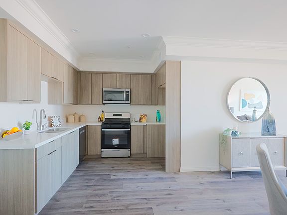 3rd image of 10132 Commerce Ave #306