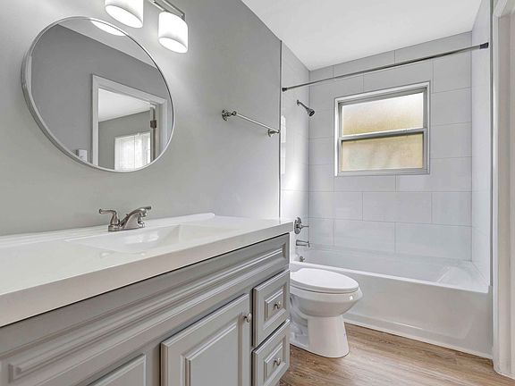 5th image of 3854 Washington Ave #3