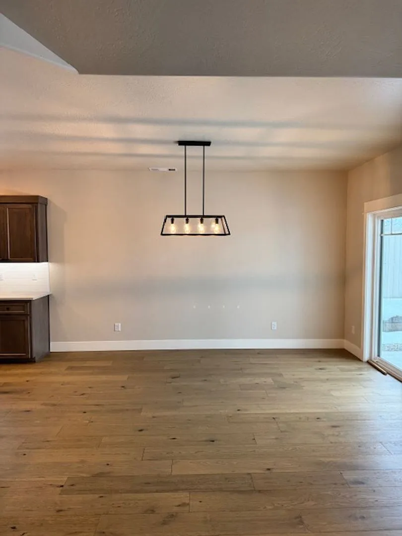 Custom Built Home In Newer Upcoming East Medford — Photo 4
