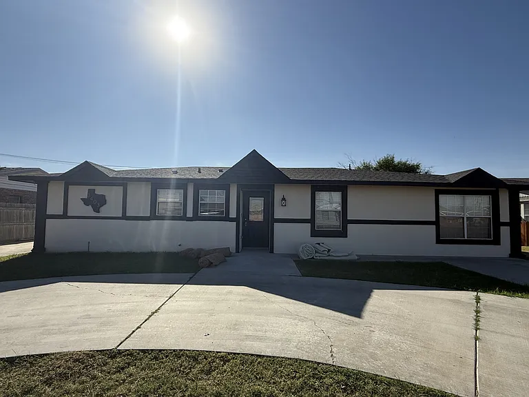3403 Thomas Ave — Photo 1