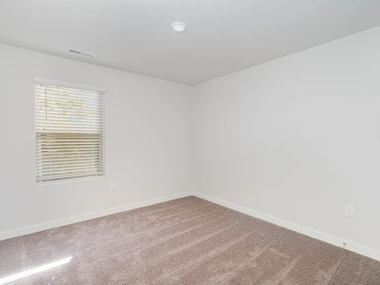 585 Lyness Dr — Photo 24