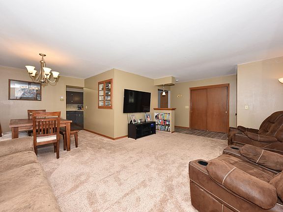 4th image of W236N6467 Hillview Dr