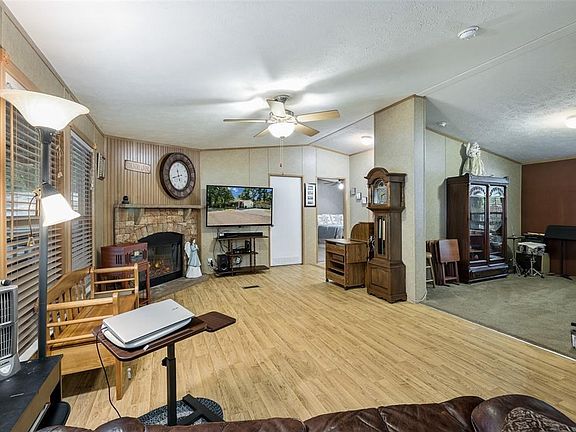 2nd image of 199 Thunderbird Dr