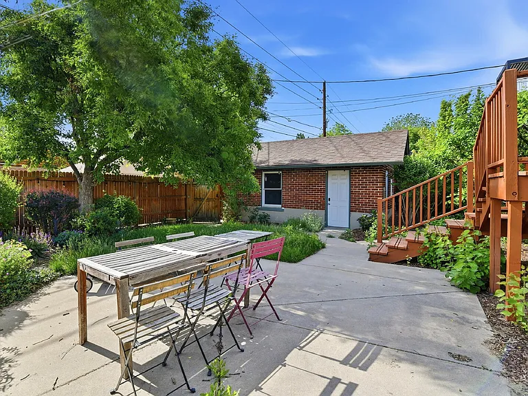975 S Vine St — Photo 41