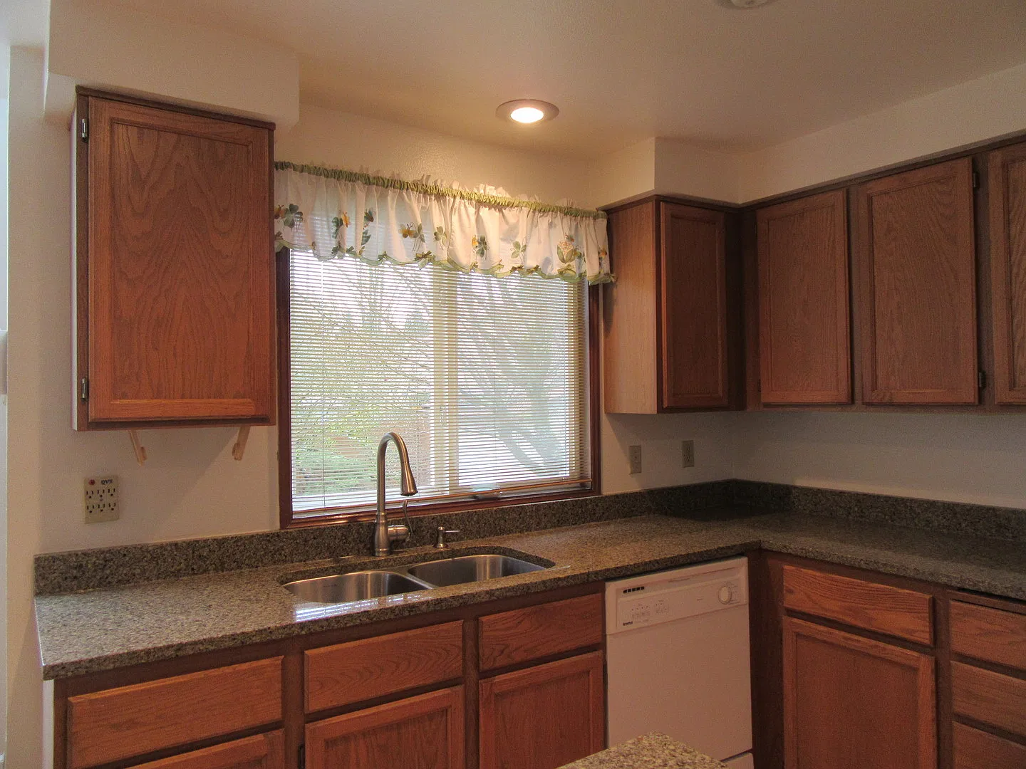 Well maintained 3 bedroom, 2.5 home in Renton's Forest Trails — Photo 4