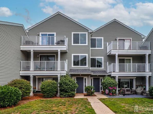 165 Essex Ave APT 404, Metuchen, NJ 08840
