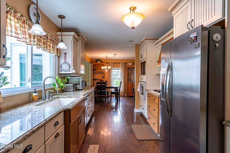 5th image of 27 Pershing Road