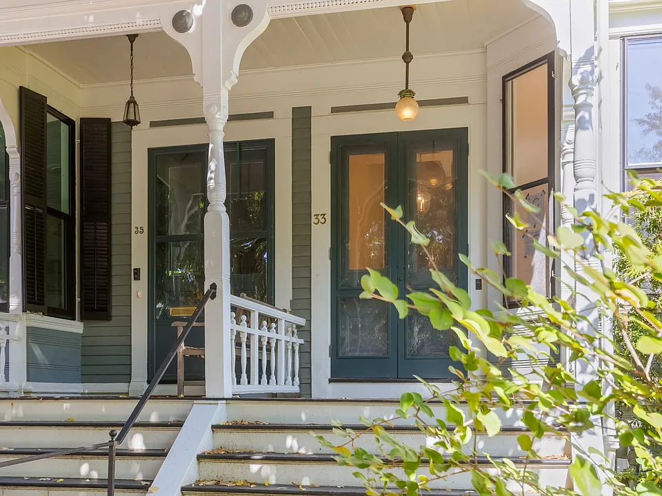 33 Brewster St