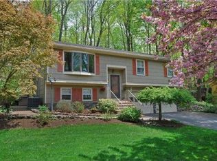 8 Rock Hollow Rd, Dover, NJ 07801