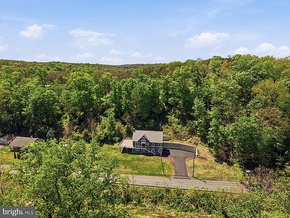 3rd image of 759 River Rd