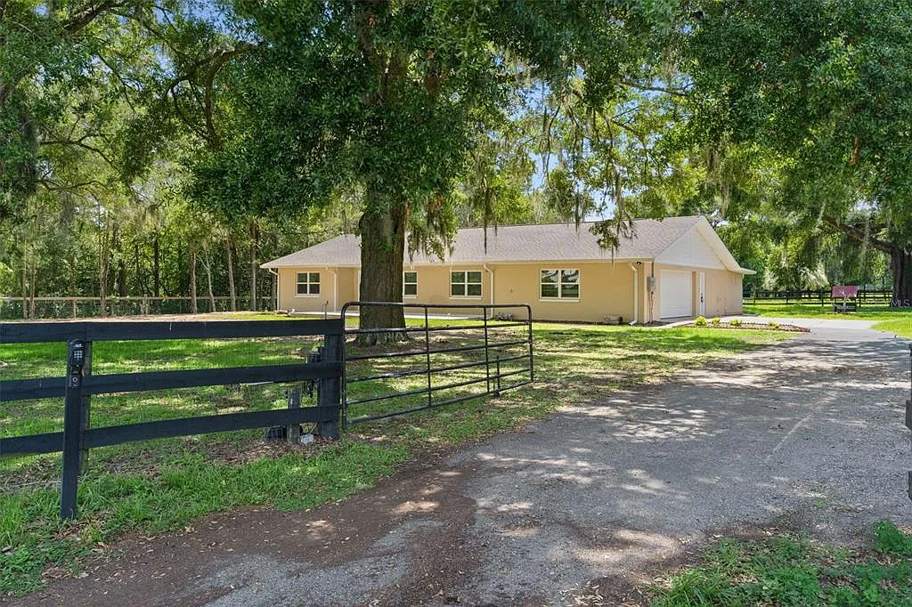 4 bed, 3.0 bath, 2217 sqft, $2,990 — Photo 4