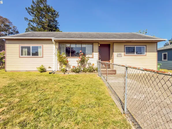 1726 Johnson St, North Bend, OR 97459