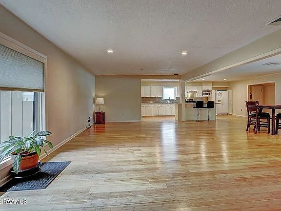 4th image of 1230 Hugh Wallis Rd S