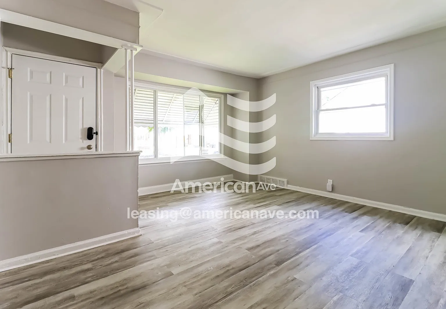 3 bed, 1.0 bath, 897 sqft, $1,129 — Photo 2
