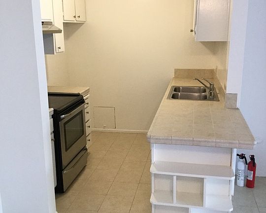3rd image of 1208 Raintree Cir