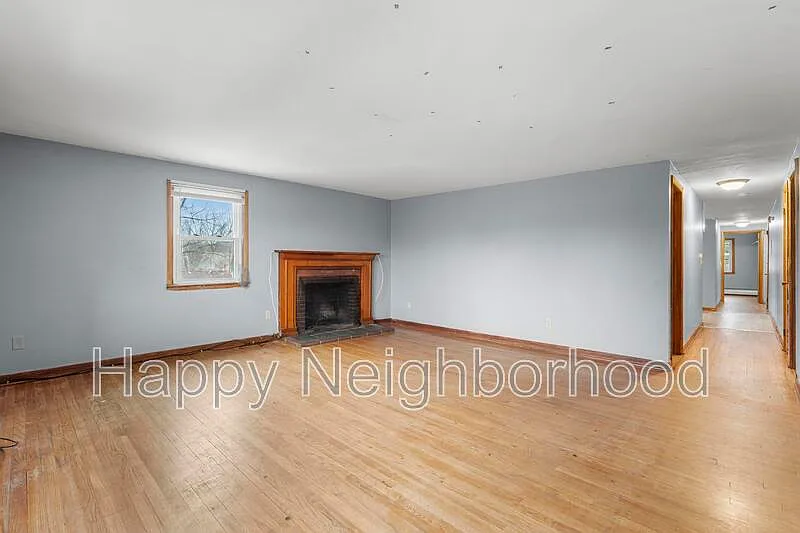 3 bed, 1.0 bath, 1100 sqft, $1,650 — Photo 2