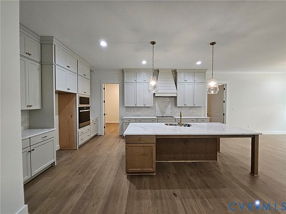 3rd image of 10992 Brookhollow Ct