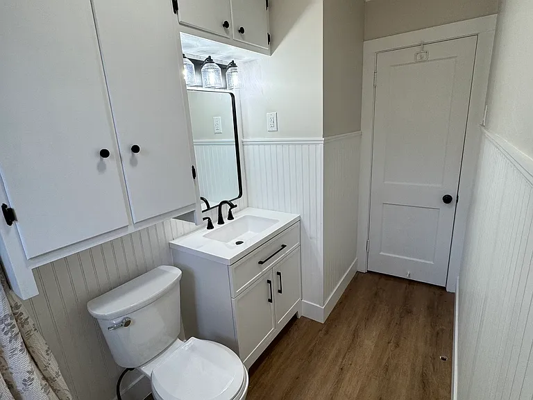 643 Center St — Photo 11