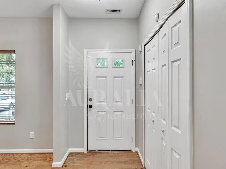 255 Hampshire Downs Dr — Photo 7