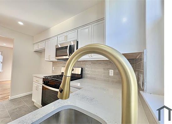 5th image of 87 Chadwick Ave #3