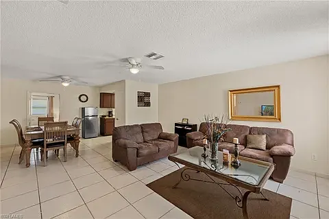 3 bed, 950 sqft, $1,450 — Photo 3