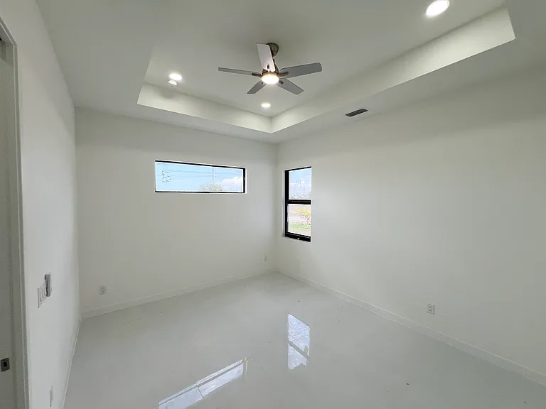4333 NW 34th Ln — Photo 22