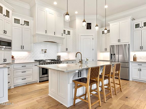 5th image of 307 McArthur Ct