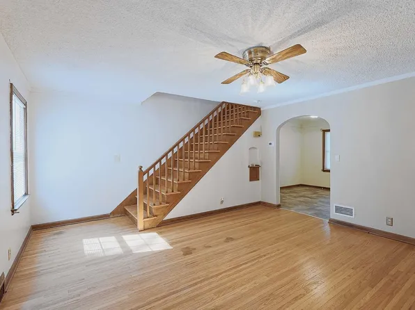 2735 S 16th St, Lincoln, NE 68502