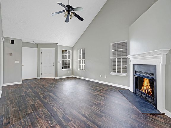 4th image of 2712 Riverbend Dr