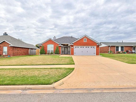 4th image of 3920 SW Parkridge Blvd