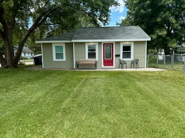 3200 Wright St, Des Moines, IA 50316