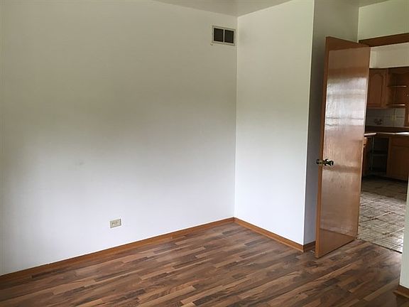 4th image of 16508 Central Park Ave