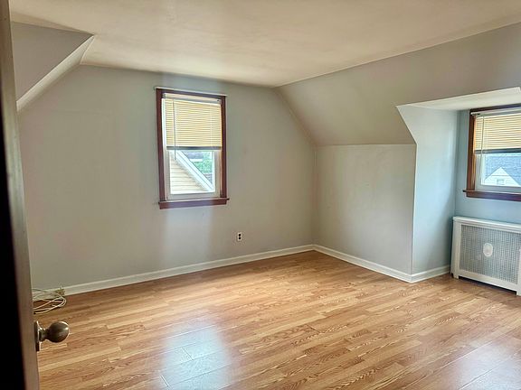 4th image of 134 Orchard St Floor 2