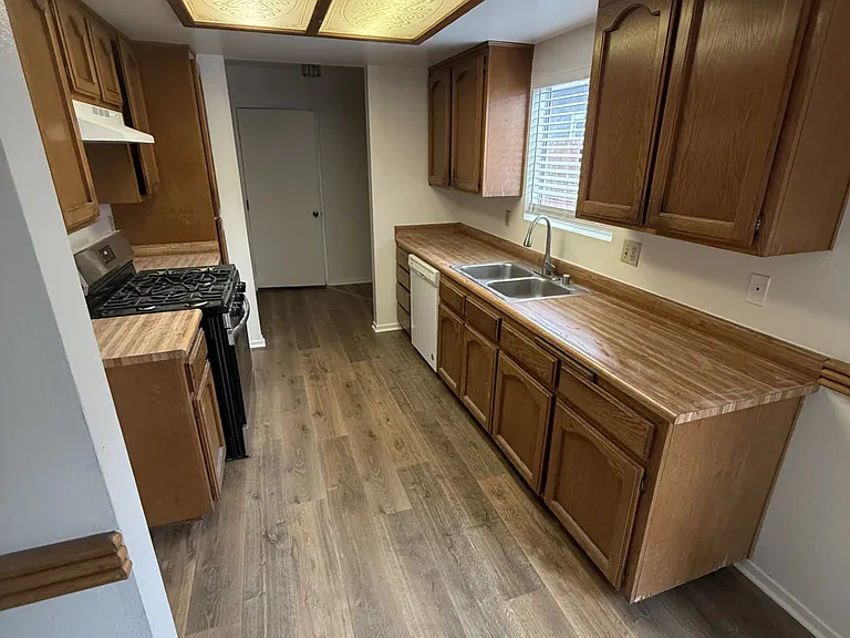 15252 Wallace Ave — Photo 6