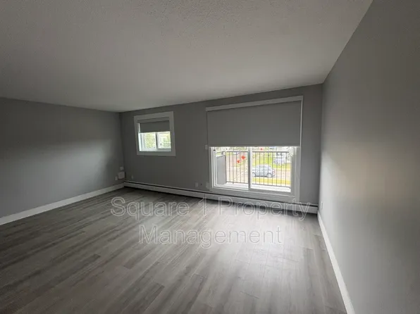 9818 82nd Ave NW, Edmonton, AB