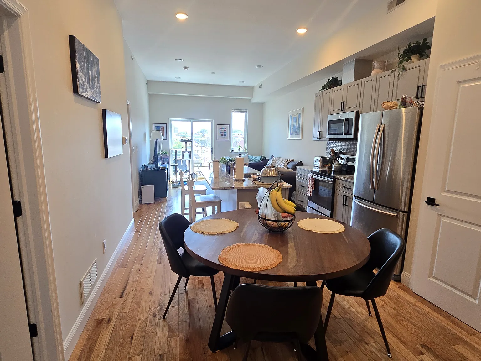 2 bed, 1050 sqft, $1,995 — Photo 3