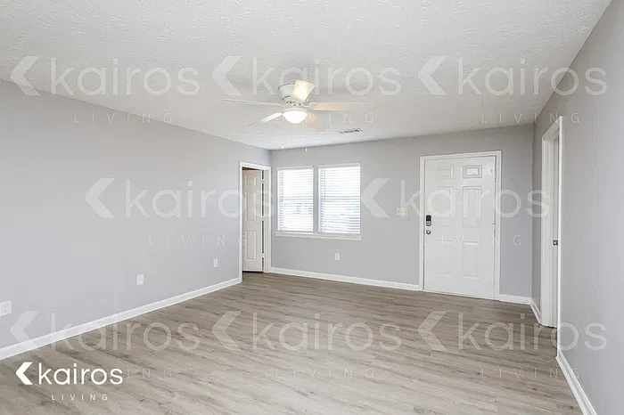 3 bed, 3.0 bath, 1281 sqft, $1,575 — Photo 2