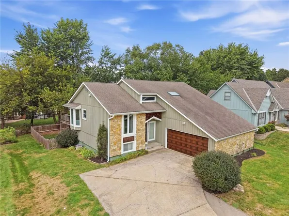 4082 SW Marline Dr, Lees Summit, MO 64082
